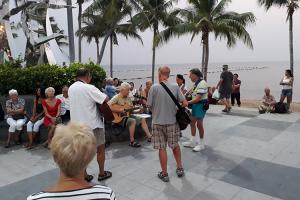 Musikanter uønsket på Jomtien Beach