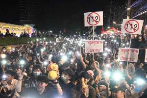 Demonstrasjonene i Bangkok trakk store folkemengder.