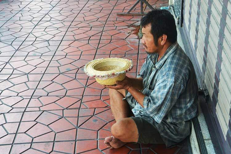 Fem prosent av thaier lever under fattigdomsgrensen