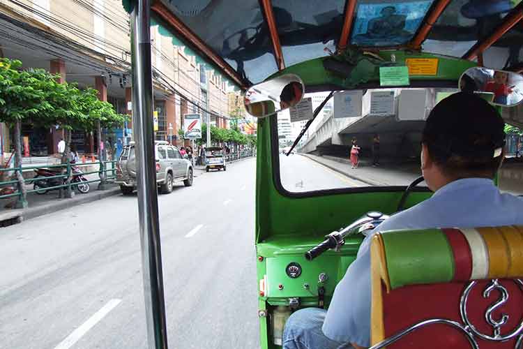 Nedstengning i Bangkok – resten av landet advares mot tilreisende derfra