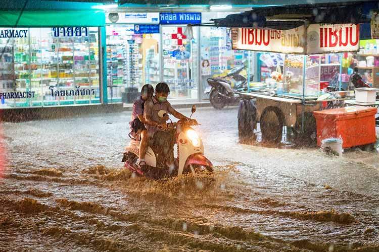 Når det først regner, så regner det skikkelig. Her fra Pattaya.