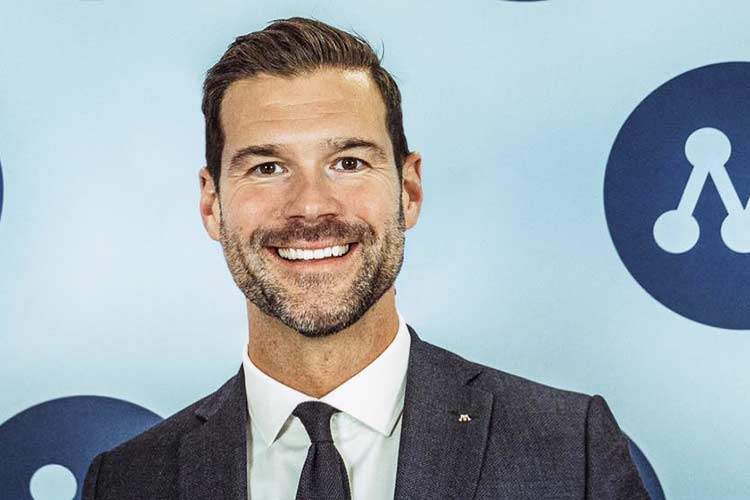 Sveriges migrationsminister Johan Forssell fra Moderaterna tiltr&aring;dte 10. desember 2024 og startet umiddelbart med &aring; gj&oslash;re situasjonen enklere for familieinnvandring.