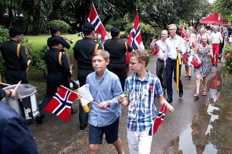 17. maitog på ambassadørens residens i Bangkok.