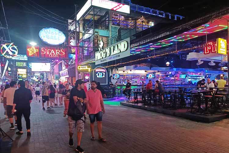 Et barområde i Walking Street i Pattaya som etter pandemien fikk navnet Frog&#039;s Street er blant de som vil nyte godt av de nye reglene.