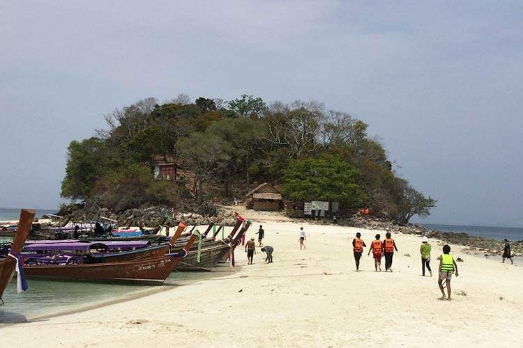 Turistn&aelig;ringen roper varsku om strengere innreiseregler