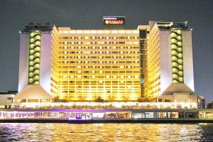 Ramada Plaza Bangkok Menam Riverside har når dette skrives ledig rom både julaften og nyttårsaften til en pris av 1779 kroner.