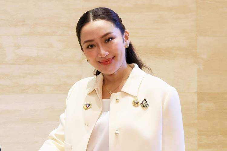 Thailandsk statsminister Paetongtarn Shinawatra kjemper for sitt politiske liv. 