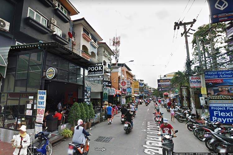 Kåres Partybars nye beliggenhet i Soi Buakhao, visavis Bangkok Bank, like nord for hotellet Sawasdee Siam.