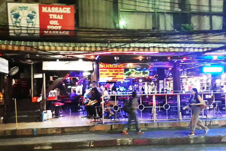 Det har vært stillere enn normalt i Pattaya den siste tiden. Nå blir slike barer som dette stengt.