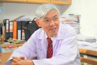 Dr. Yong Poovorawan sier at smittetallene antakeligvis er ti ganger høyere enn det som rapporteres. 