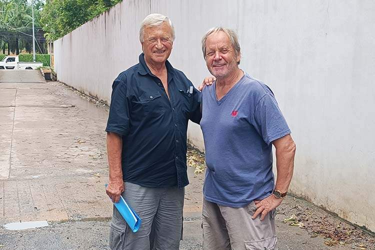 To av mange nordmenn som er misforn&oslash;yde med den norske ambassaden, Tore L&oslash;vig (tv.) og Jan Beverfjord.