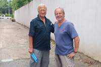 To av mange nordmenn som er misfornøyde med den norske ambassaden, Tore Løvig (tv.) og Jan Beverfjord.