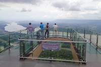 Utsikt over Mekongfloden med Laos på motsatt side. Fra tempelet Wat Pha Tak Suea i Nong Khai.