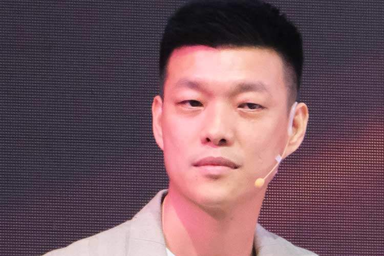 St&oslash;rst oppslutning p&aring; meningsm&aring;linger: Natthaphong Rueangpanyawut fra People&rsquo;s Party